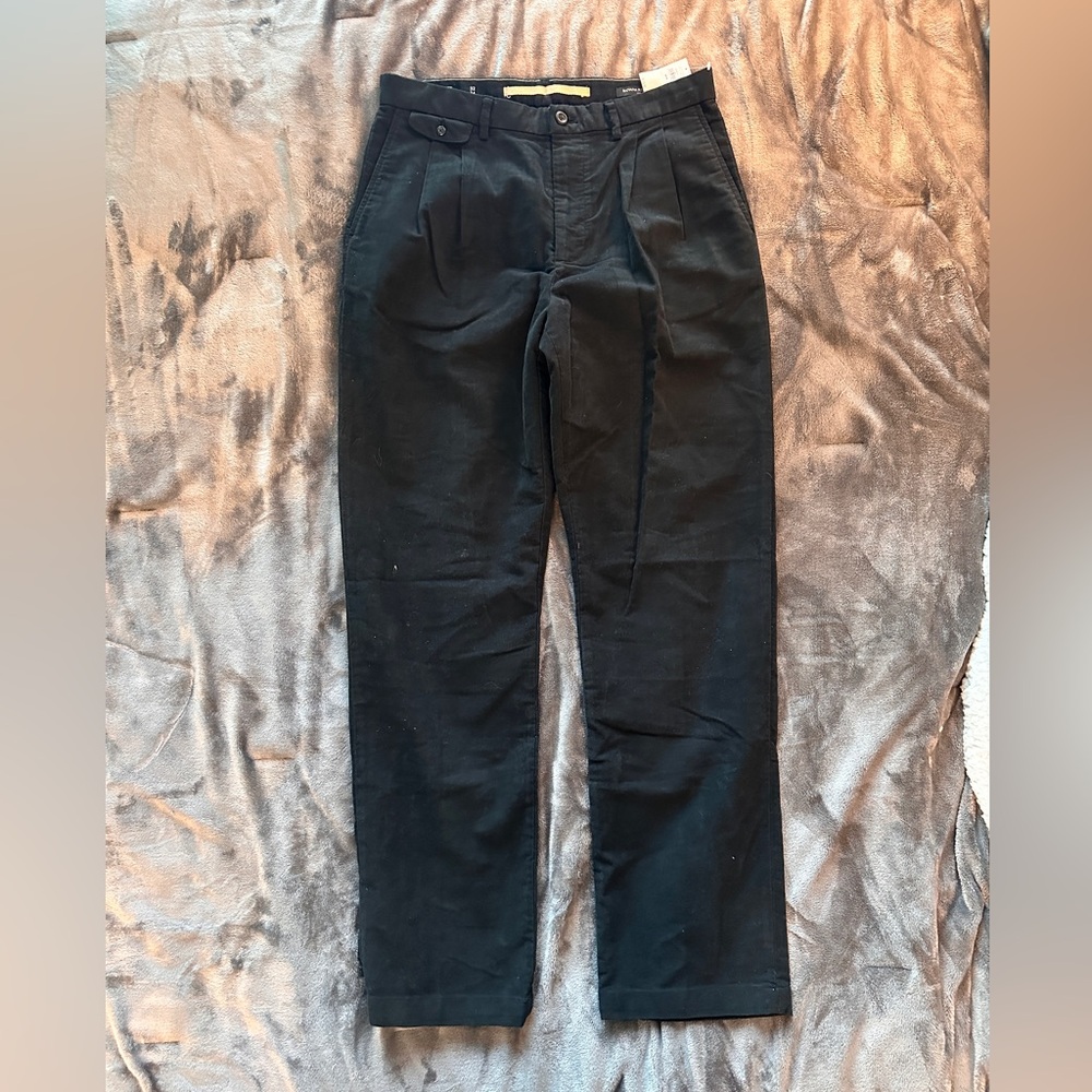 Men’s Banana Republic pleated trousers 32x34